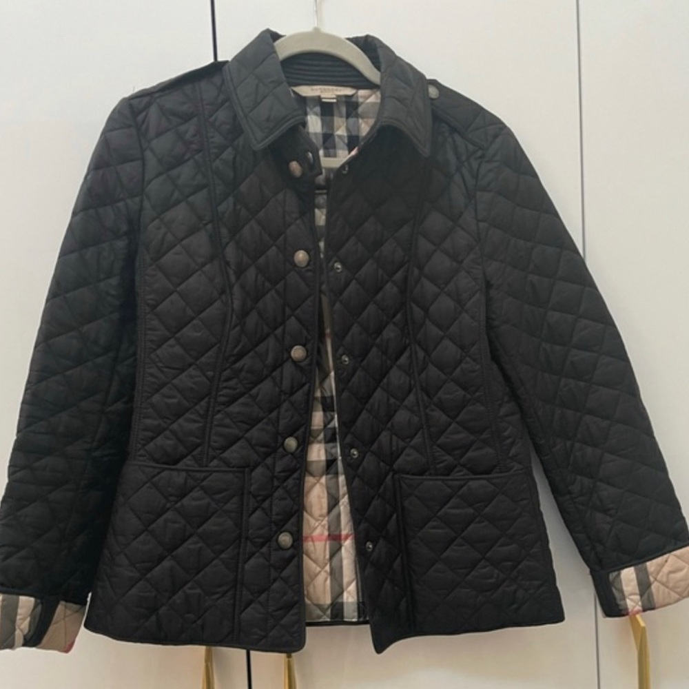 Manteau de printemps Burberry très peu utiliser condition 8/10